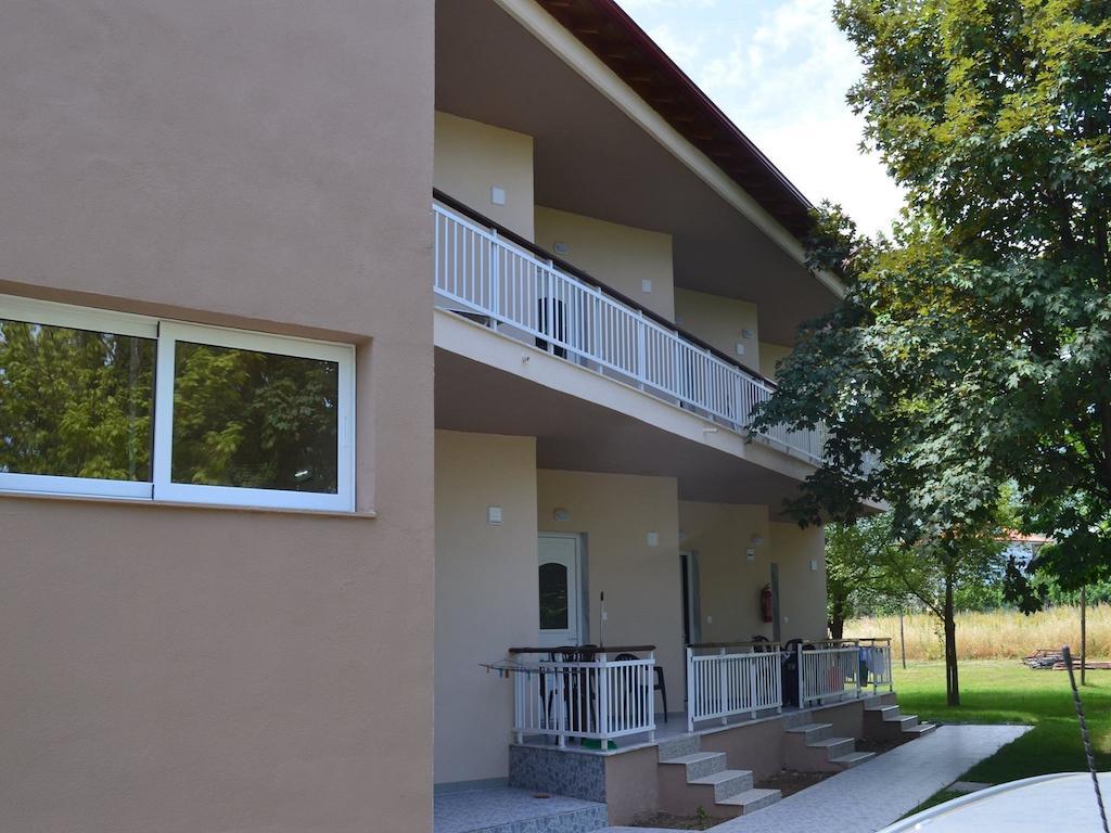 Priona Rooms Paralía Skotínis Exterior foto